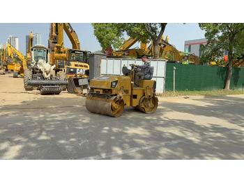 Rodillo CATERPILLAR CB24B