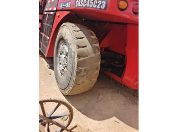 Reach stacker SANY SRSC45C23 45 TON: foto 5 Reach stacker SANY SRSC45C23 45 TON: foto 5