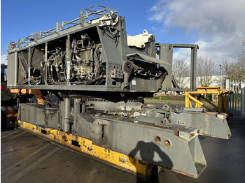 Grúa sobre orugas LIEBHERR LR 1160