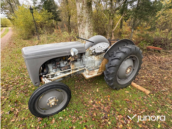 Tractor MASSEY FERGUSON
