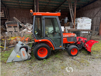 Tractor Traktor Kubota B2100 med Vikplog & Sandspridare: foto 2