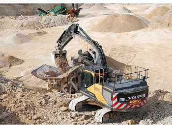 Excavadora de cadenas Volvo EC 250 EL: foto 4