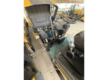 Mini compactadora XCMG XD140VT 4ton small Light Diesel Vibratory Road Roller: foto 4 Mini compactadora XCMG XD140VT 4ton small Light Diesel Vibratory Road Roller: foto 4