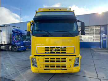 Cabeza tractora Volvo FH 13.400 / 2x tank / Euro 5 / Mega: foto 2
