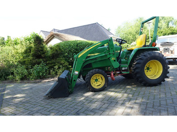 Tractor JOHN DEERE
