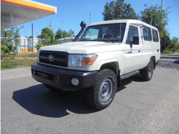 Coche TOYOTA Land Cruiser