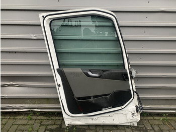 Puerta y piezas para Camión Volvo FH4: foto 2 Puerta y piezas para Camión Volvo FH4: foto 2