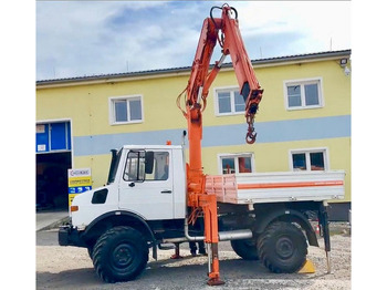 Camión volquete UNIMOG