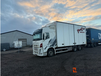 Camión caja cerrada VOLVO FH
