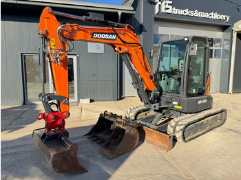 Miniexcavadora DOOSAN