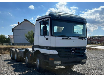 Leasing de  Mercedes-Benz Actros 3243 8x4 chassis Mercedes-Benz Actros 3243 8x4 chassis: foto 3