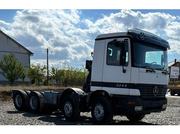 Leasing de  Mercedes-Benz Actros 3243 8x4 chassis Mercedes-Benz Actros 3243 8x4 chassis: foto 2