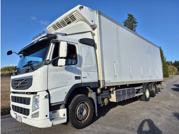 Camión caja cerrada VOLVO FM