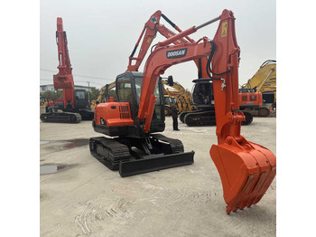 Excavadora de cadenas DOOSAN DX60