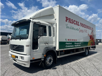Camión caja cerrada VOLVO FL