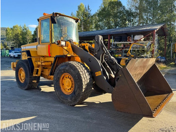 Cargadora de ruedas 2001 Volvo L90 D hjullaster med skuffe: foto 3