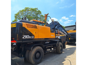 Excavadora de ruedas HYUNDAI