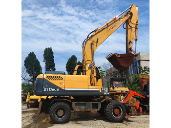 Excavadora de ruedas HYUNDAI