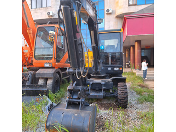 Excavadora de ruedas HYUNDAI