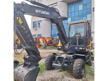 Excavadora de ruedas HYUNDAI