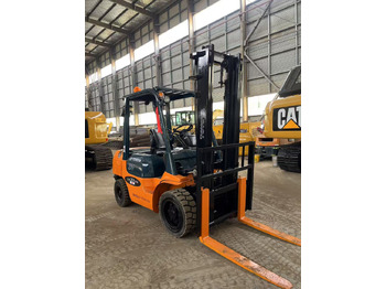 Carretilla elevadora diésel Toyota FD30 Forklift: foto 4 Carretilla elevadora diésel Toyota FD30 Forklift: foto 4
