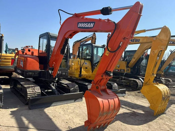 Miniexcavadora DOOSAN DH55
