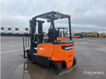 Carretilla elevadora eléctrica DOOSAN