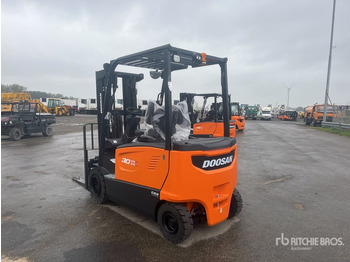 Carretilla elevadora eléctrica DOOSAN