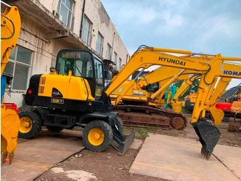 Excavadora de ruedas HYUNDAI