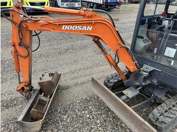 Miniexcavadora Doosan Slo 18 - 1.8T with bucket packed (Low Hours): foto 2