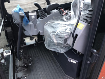 Miniexcavadora KUBOTA KX027-4: foto 3