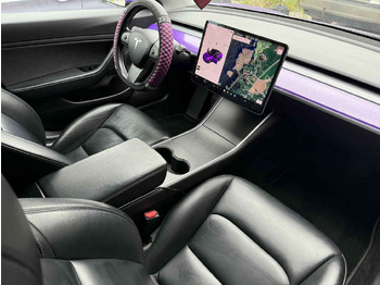 Sedan 2019 Tesla Model 3 / luftunderstell: foto 3 Sedan 2019 Tesla Model 3 / luftunderstell: foto 3