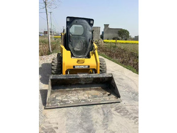 Minicargadora CATERPILLAR 246C: foto 2