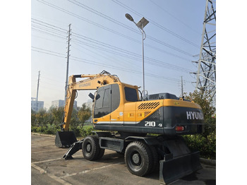 Excavadora de ruedas HYUNDAI R210