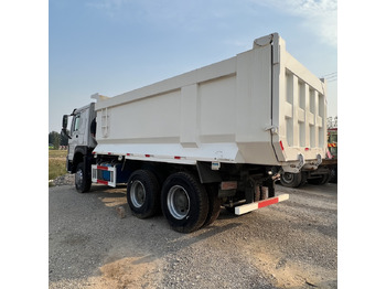 Camión caja cerrada SINOTRUK HOWO