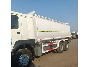 Camión cisterna SINOTRUK HOWO