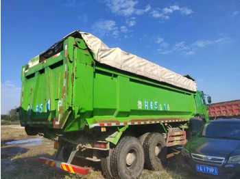 Camión caja cerrada SINOTRUK HOWO