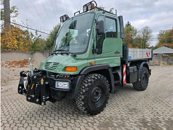 Vehículo municipal UNIMOG U300