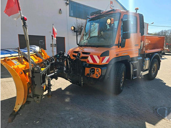 Máquina quitanieve UNIMOG