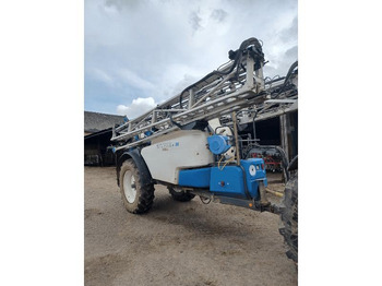 Pulverizador arrastrado