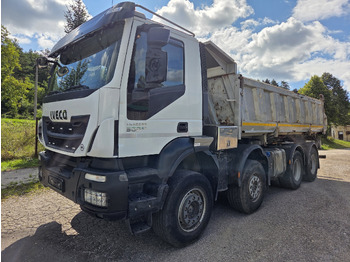 Camión volquete IVECO Trakker