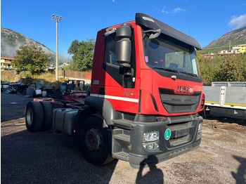 Camión chasis IVECO Stralis