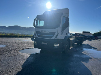 Camión chasis IVECO Stralis