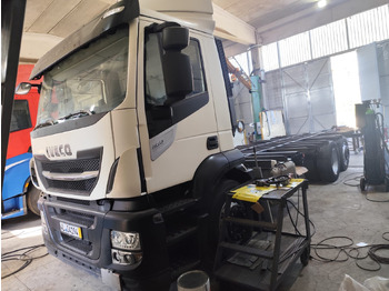 Camión caja abierta IVECO Stralis