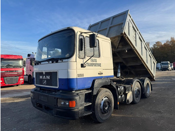 Camión volquete MAN