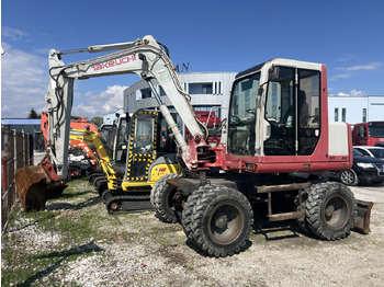 Excavadora de ruedas TAKEUCHI