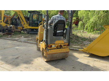 Apisonadora de asfalto CATERPILLAR CB14B: foto 3 Apisonadora de asfalto CATERPILLAR CB14B: foto 3