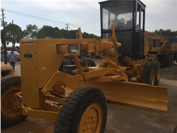 Grader KOMATSU GD305: foto 2