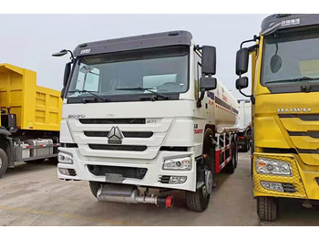 Camión cisterna para transporte de combustible nuevo SINOTRUK Howo 6X4 Oil Truck Price for Sale in Djibouti: foto 2 Camión cisterna para transporte de combustible nuevo SINOTRUK Howo 6X4 Oil Truck Price for Sale in Djibouti: foto 2