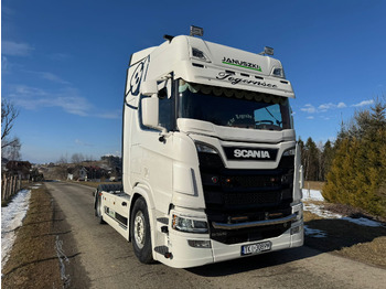 Cabeza tractora SCANIA R 520